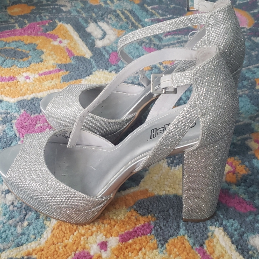 Silver pumps
